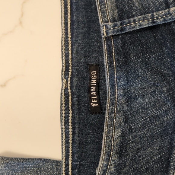 Women's Flamingo Curvy Flare Jeans New Without Tags - Picture 3 of 3